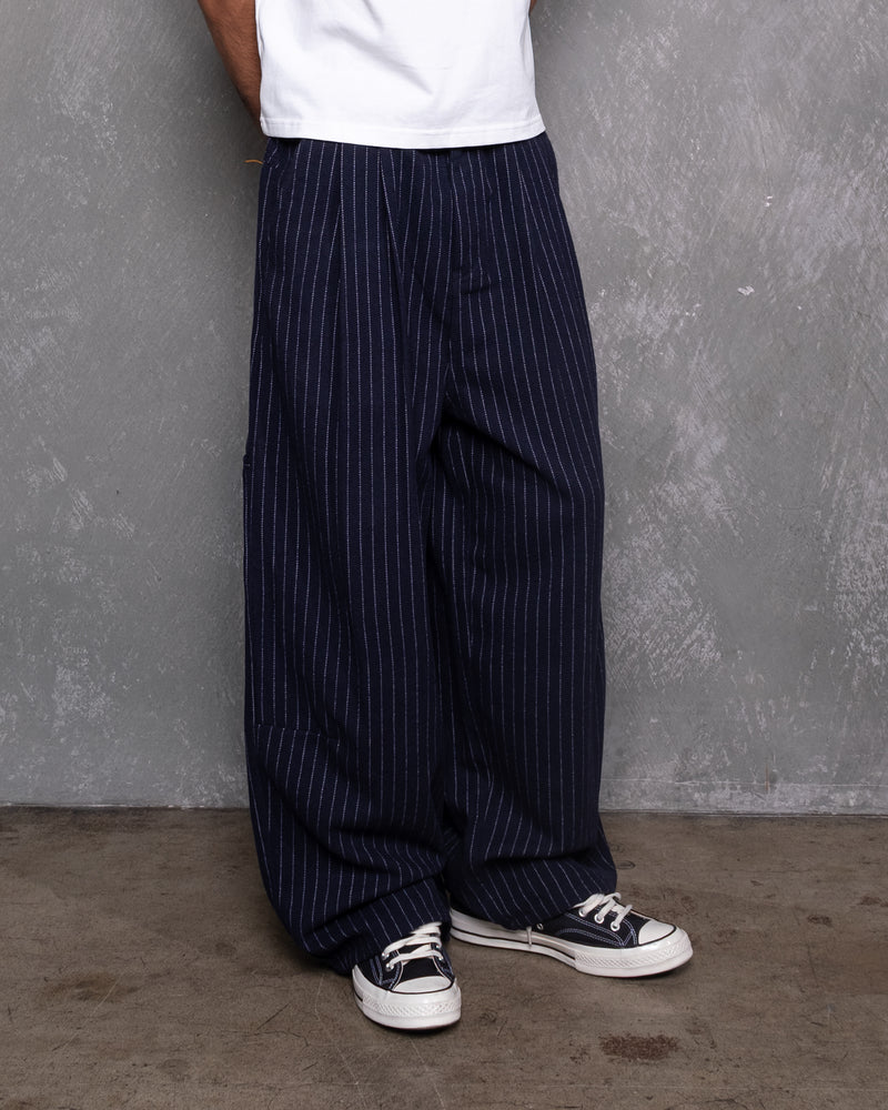 PLEATED TROUSER (PINSTRIPE) (NAVY)